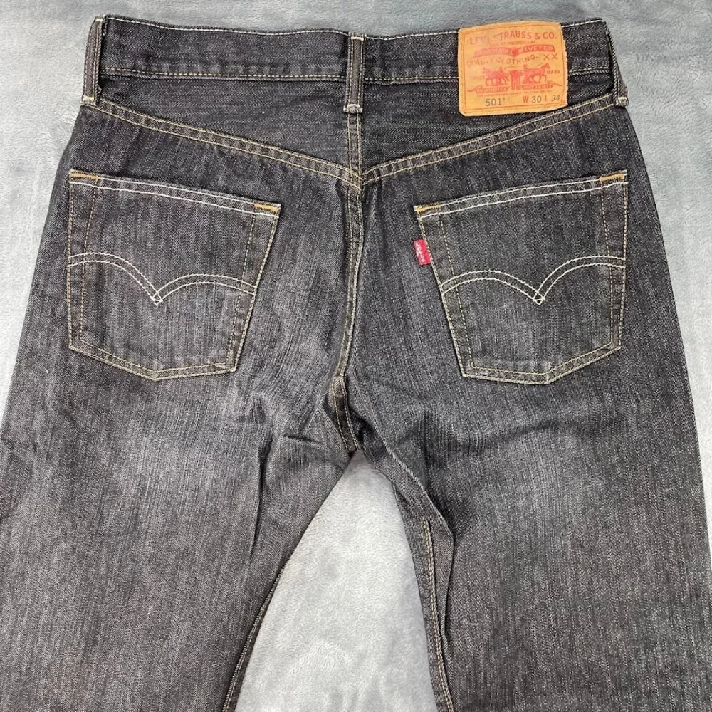 Levis 501 Original Fit Jeans Mens 30x34 Faded Black Straight Leg Button Fly